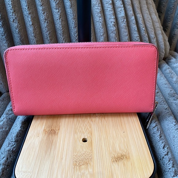 Michael Kors wallet - Picture 2 of 8